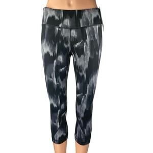 NEW Under Armour Black Tie Dye Mid Rise Activewear Crop Tight Leggings Pants S-M
